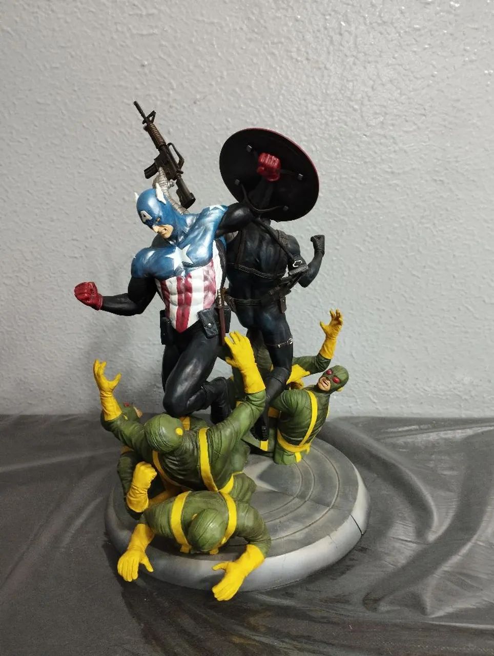 Action Figure Marvel - Bucky Barnes e Capitão América - Foto 3