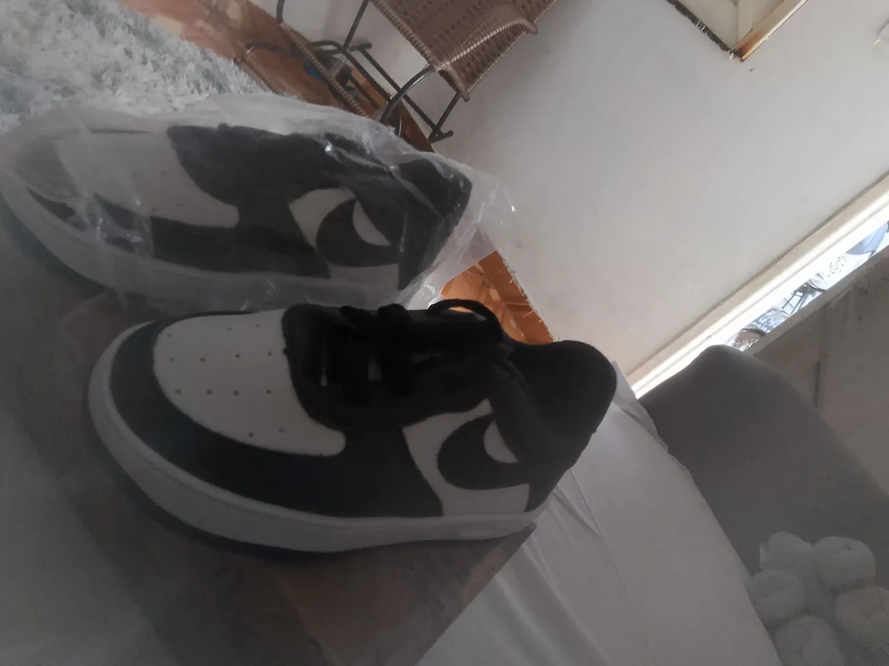 Tênis Nike Air Force 1 - Branco e Preto