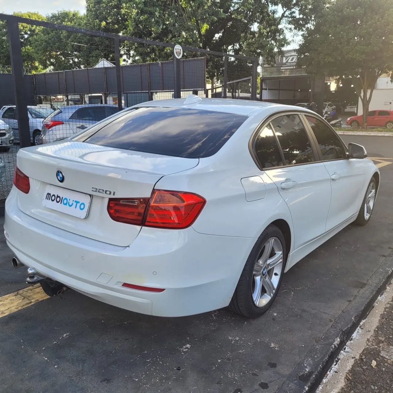BMW 320i - Foto 2