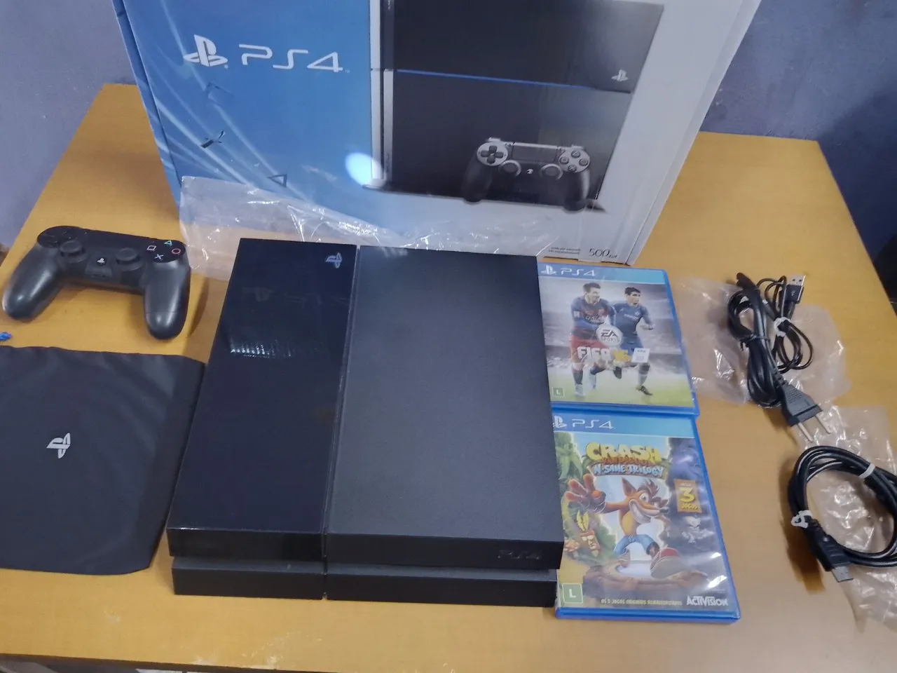 Playstation 4 FAT zerado com Jogos e Acessórios