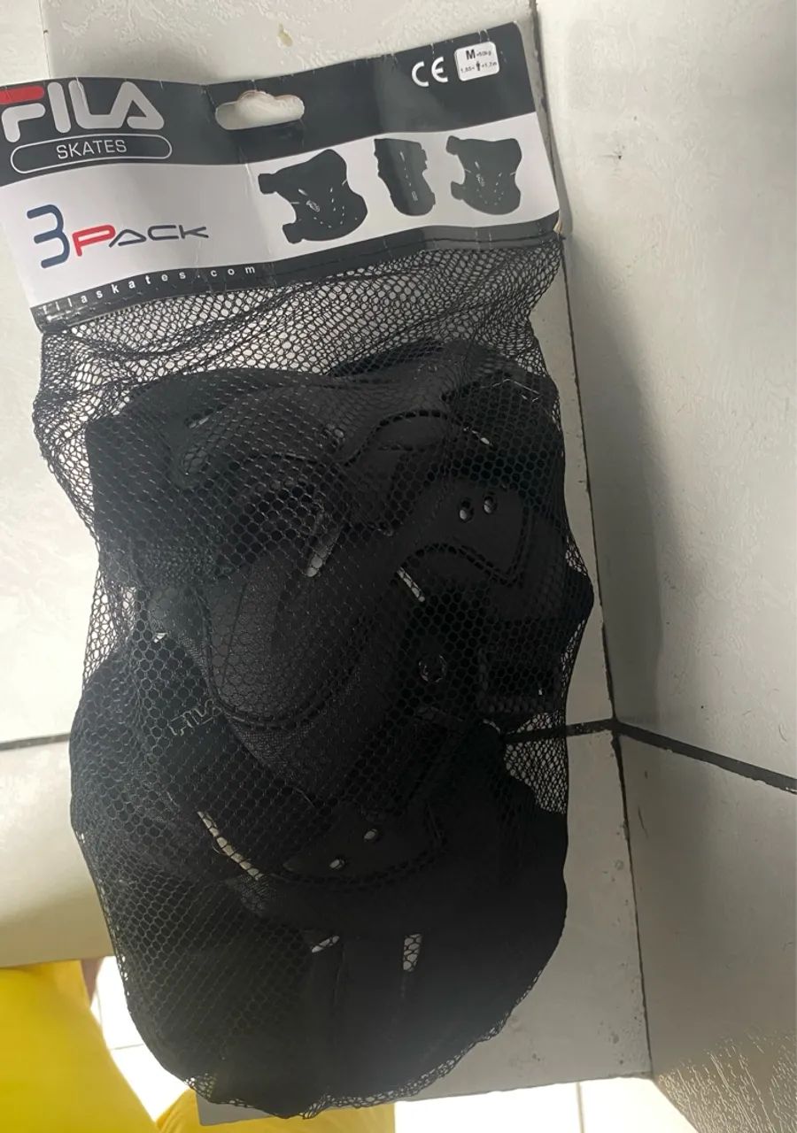 patins Inline revolt turbo Traxart black gold (42-43) + capacete e kit proteção - Foto 5