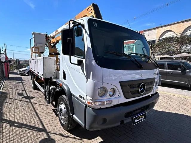 Accelo 815 Mercedes-Benz equipado com cesto aéreo 13,5 metros - Foto 10
