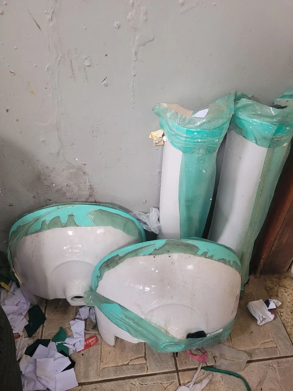Conjunto para banheiro  lavatório e coluna 