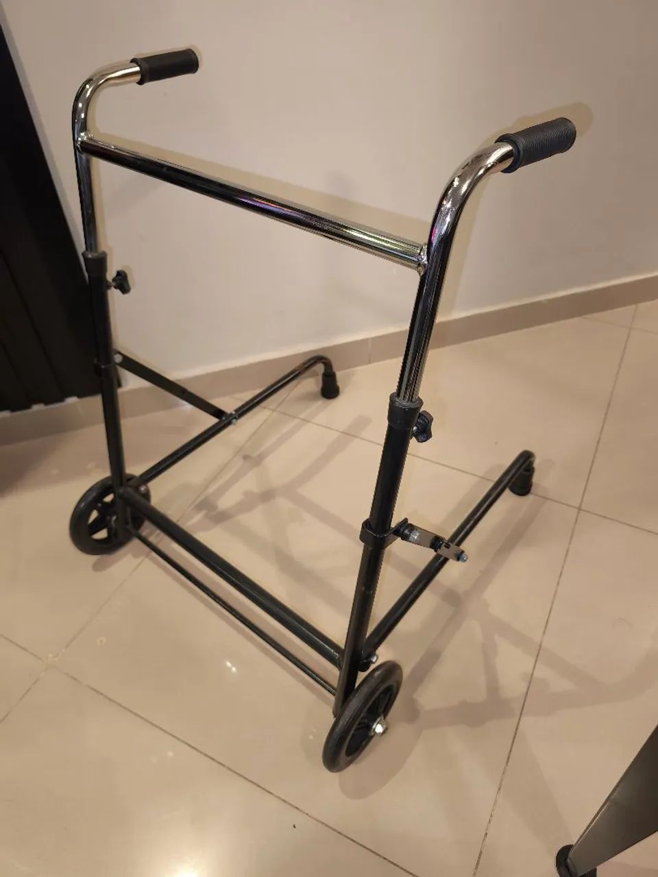 Andador com Rodas - Conforto e Segurança