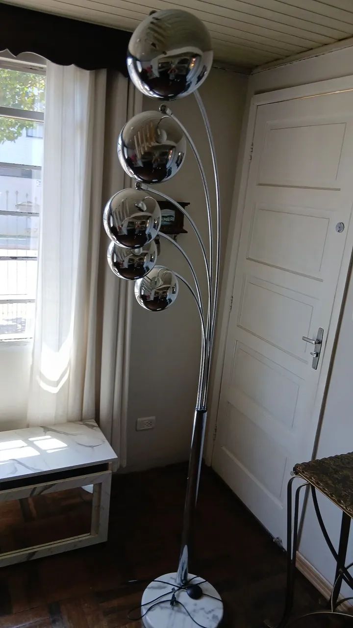 Luminária de chão moderna