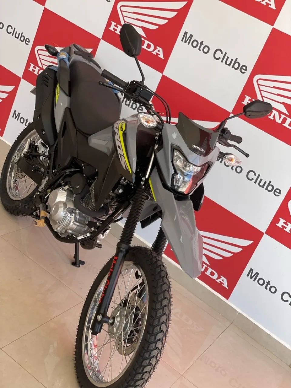 Vendo Bros 0KM abs emplacamento de brinde ! Pego sua usada como entrada na nova .