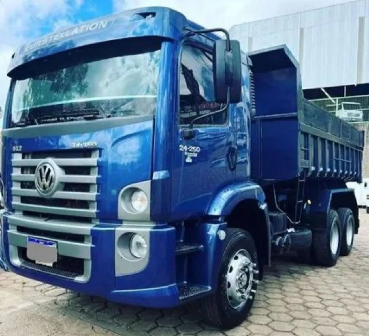 VW 24.250 Constellation Truck Caçamba (Ano 2012)