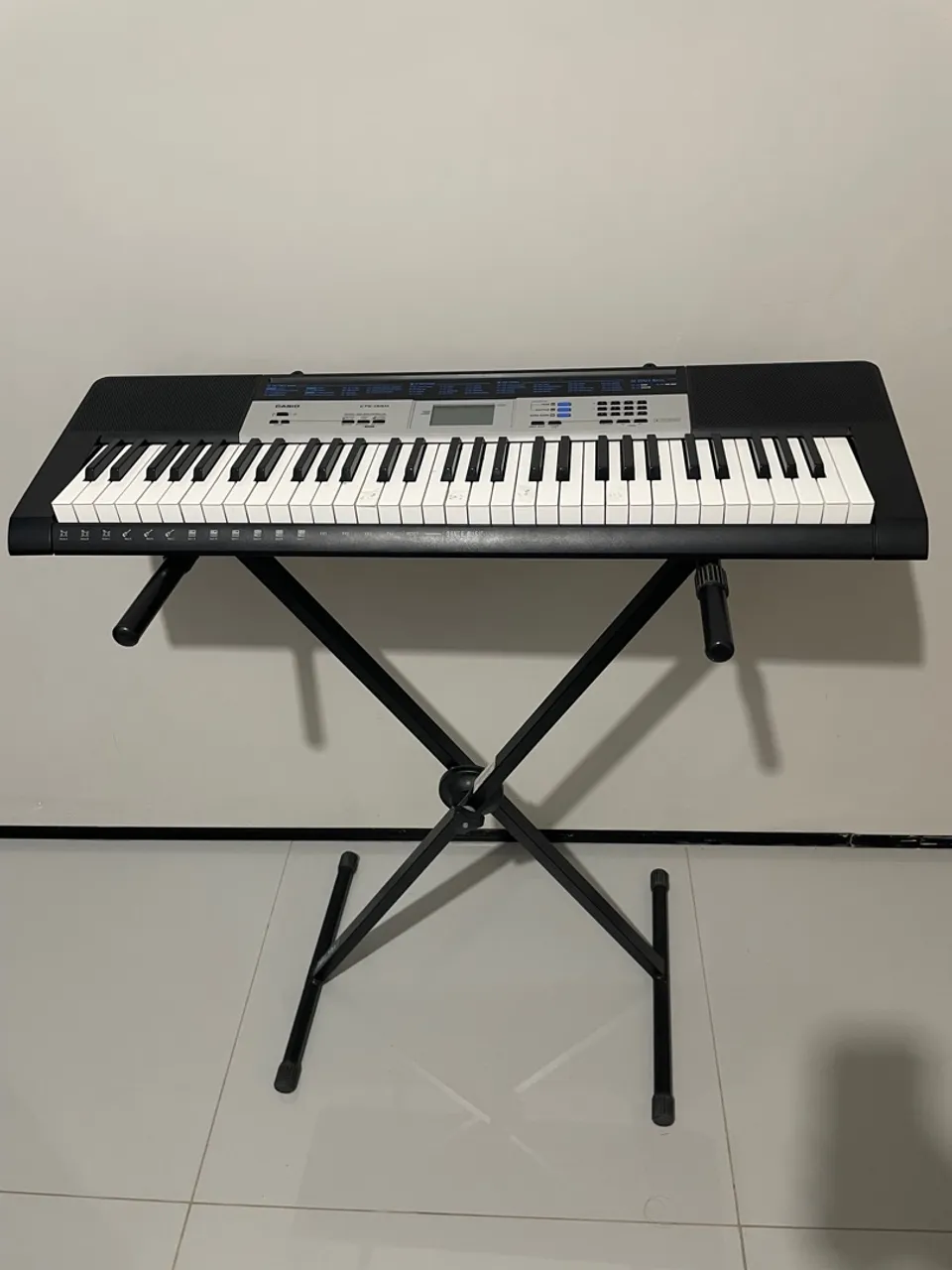 Teclado Casio CTK-1550 com Suporte - Ótimo estado!