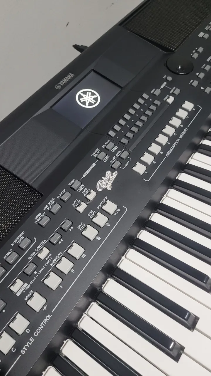 Teclado Yamaha sx600