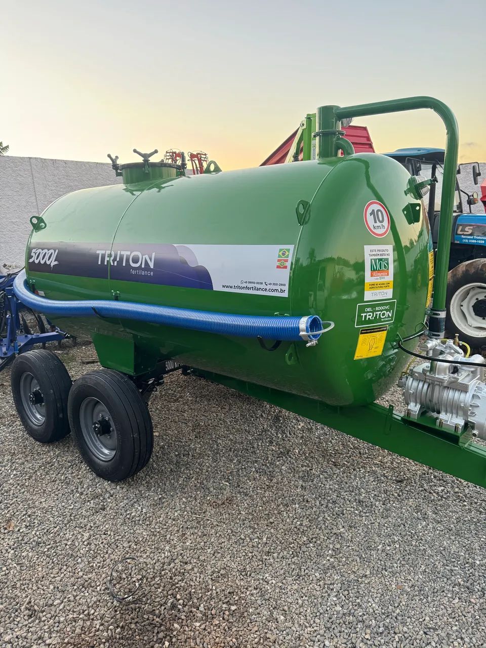  Carreta tanque 5000 litros a vácuo
