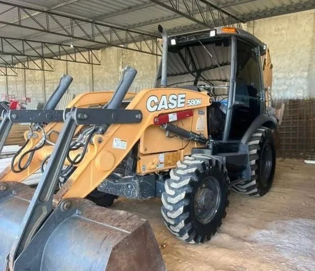 Retroescavadeira case 580n 4x4 ano 2019