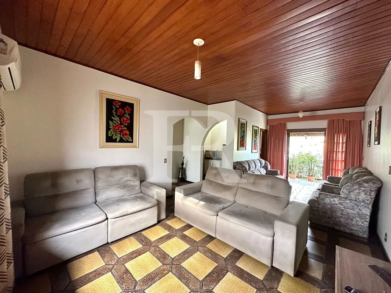 Residencial e Comercial! Casa com Cômodos Amplos e Quintal Espaçoso  Venda e Locação em Sa - Foto 5