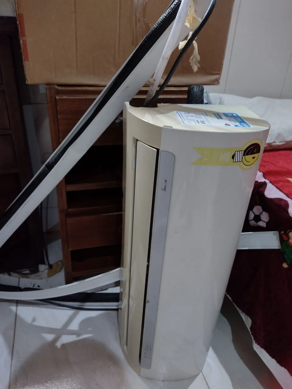 Evaporadora Split, Possui Controle e tudo pra instalar
