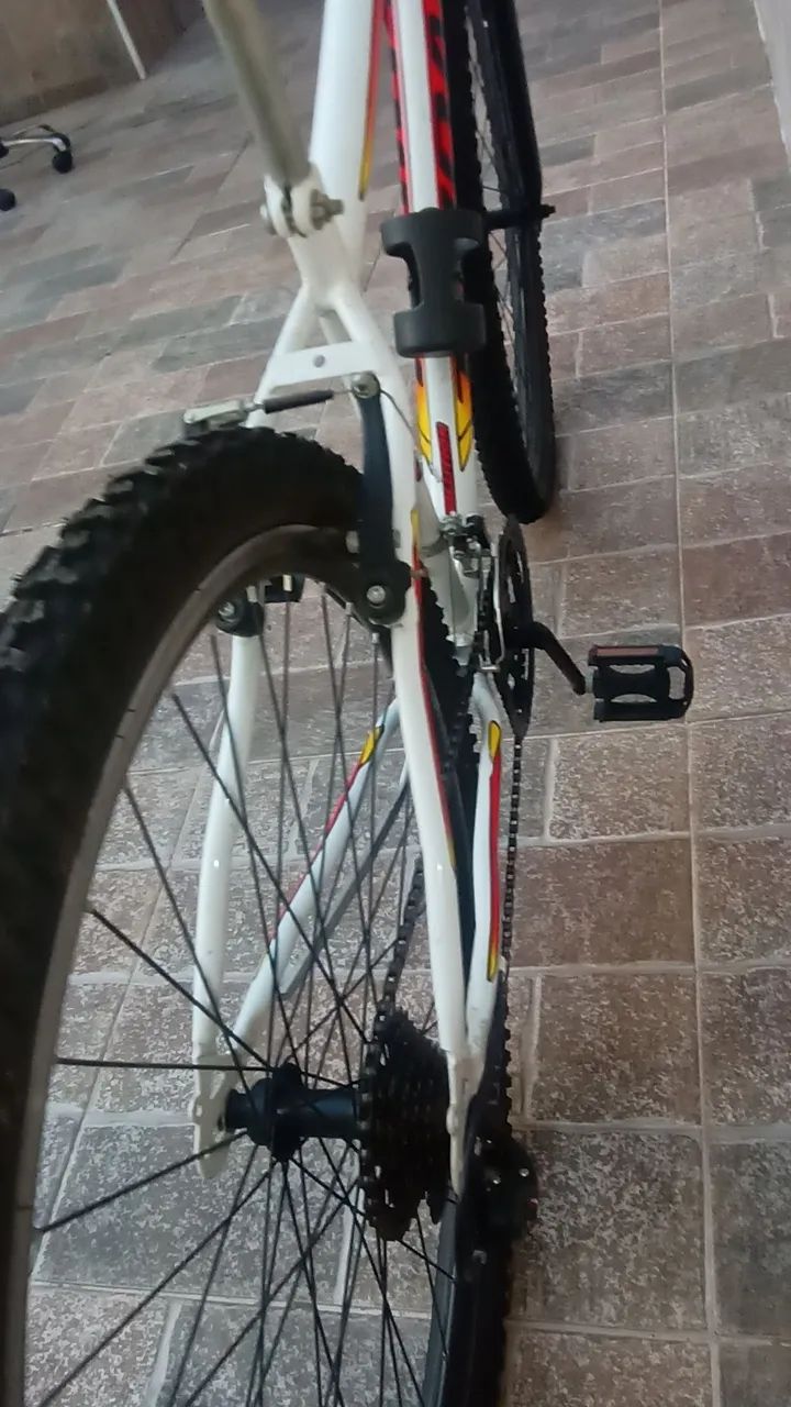 2 Bikes 18 marchas! Impecável!!! R$ 1.400,00 - Foto 6