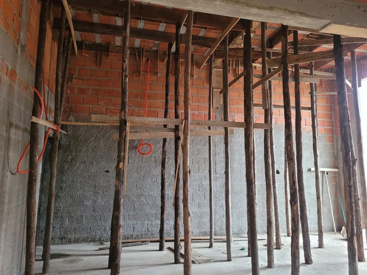 Tábuas e pontaletes 64341590248451122