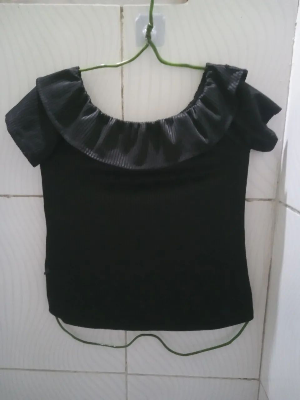 Blusa Preta com babados Feminino M  - Foto 2