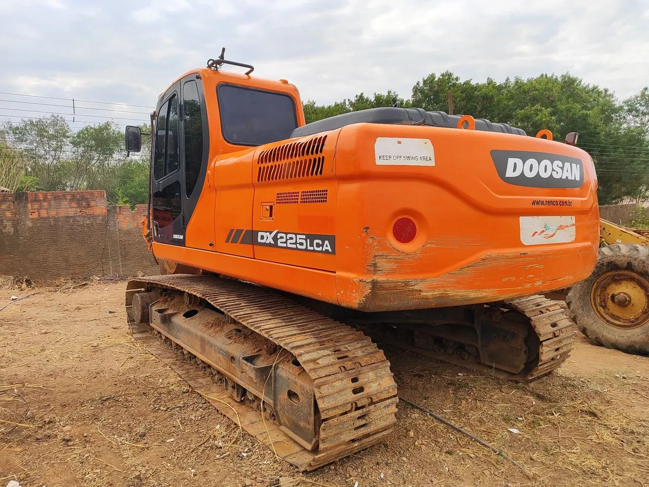 Escavadeira doosan DX 225 aceito troca  - Foto 4