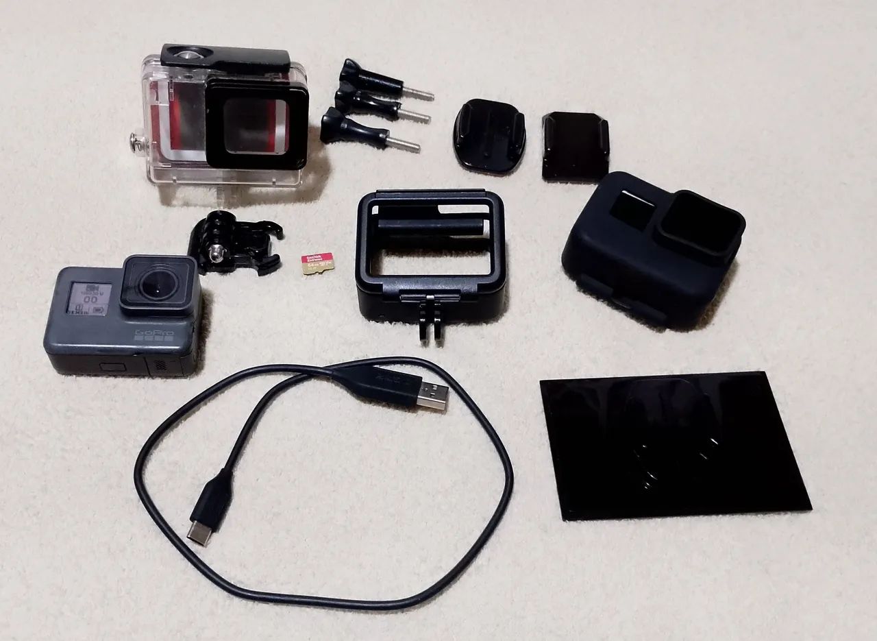Gopro Hero 5 Black with Accessories in Excellent Condition + 64 GB SanDisk Memory Card64318752494465121