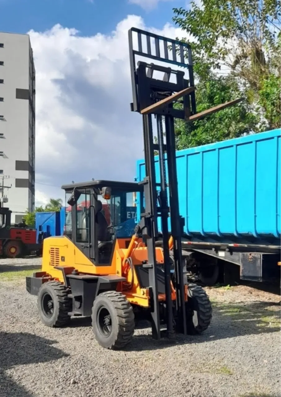 Empilhadeira 4x4 turbo Diesel articulada