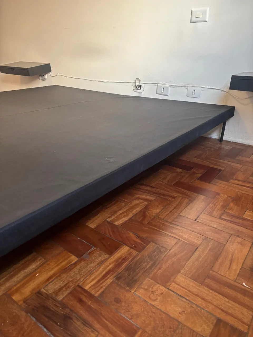 OPORTUNIDADE !!! Base Box para Cama King 1,93x 2,03 - Design slim e Moderno