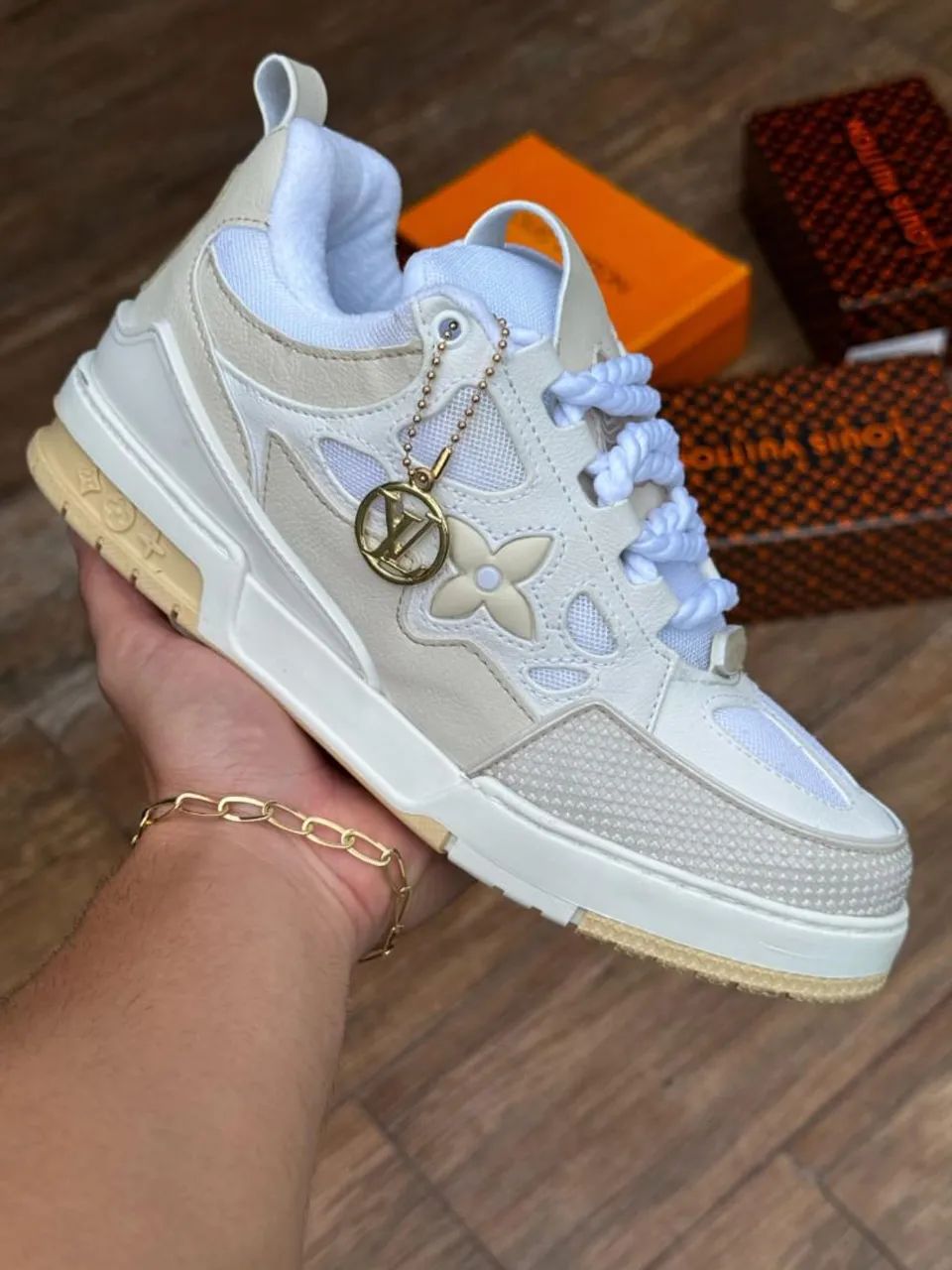 Tênis Louis Vuitton Archlight Branco Bege Dourado