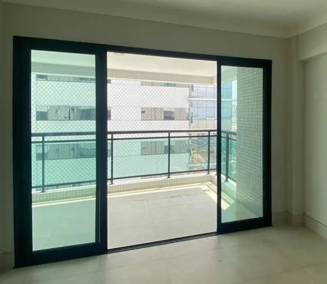 KIT DE 4 PORTAS DE VIDRO VERDE / ALUMINIO PRETO PARA SACADA