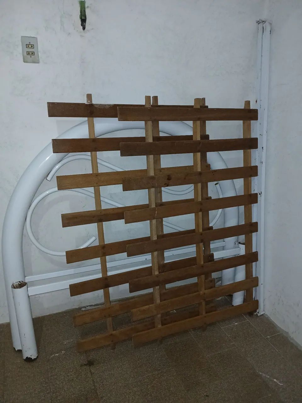 Cama de casal de ferro completa .Sem colchão. Não faço entrega. - Foto 2