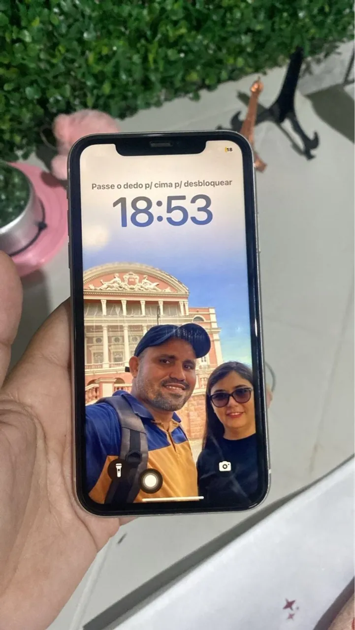 iPhone 11 Branco com traseira quebrada