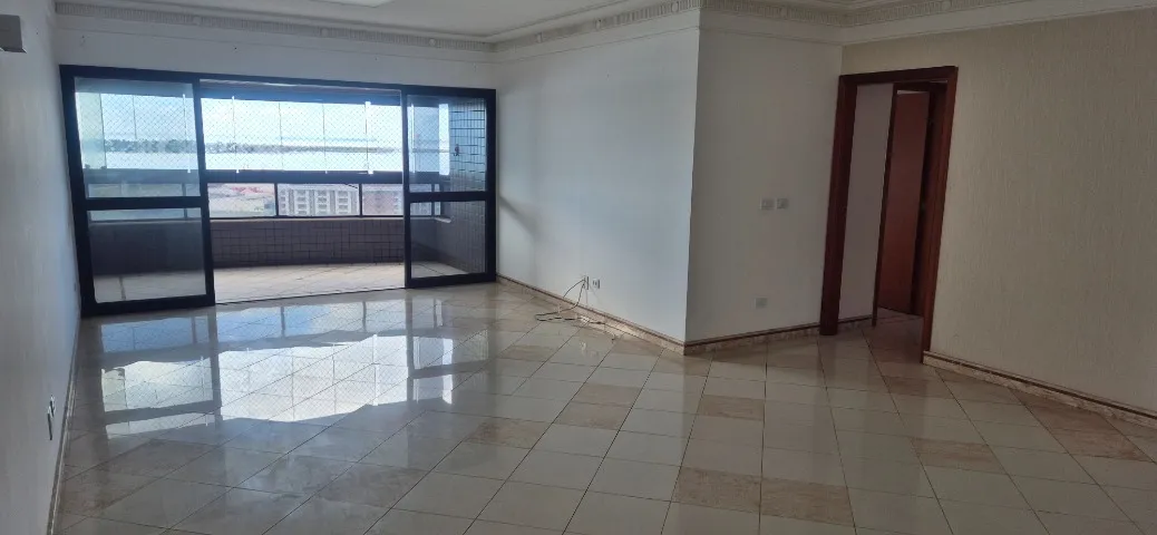 Apartamento frente Av. Beira Mar, andar alto, 4 quartos sendo 2 suítes, 2 vagas de garagem