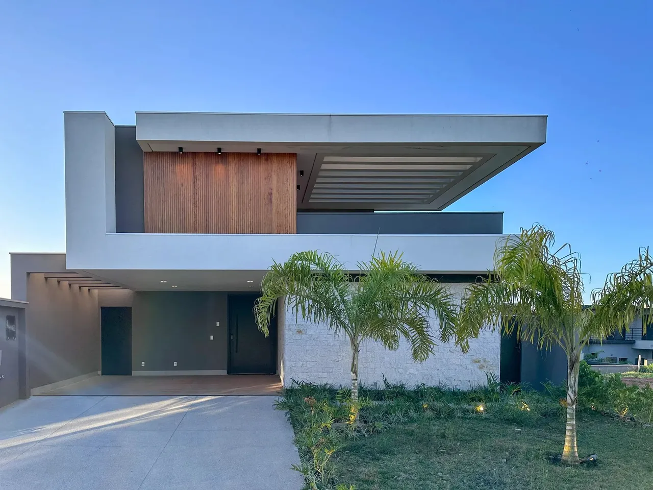Casa terrea com tres suites e planejados