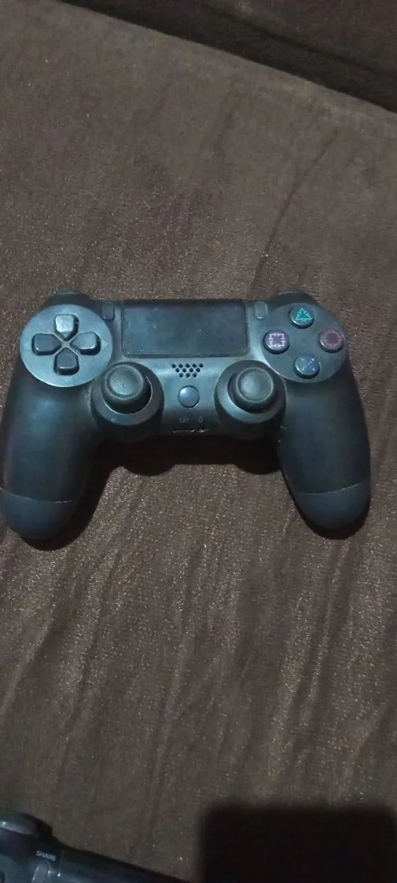 Dois controles de pley 4 e dois de xbox
