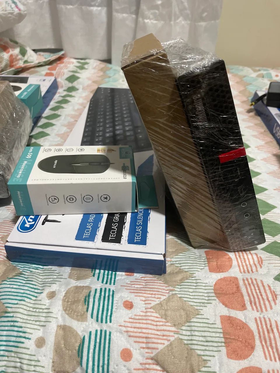 Vende-se computador  (Desktop ThinkCentre) Lenovo com teclado e mouse 