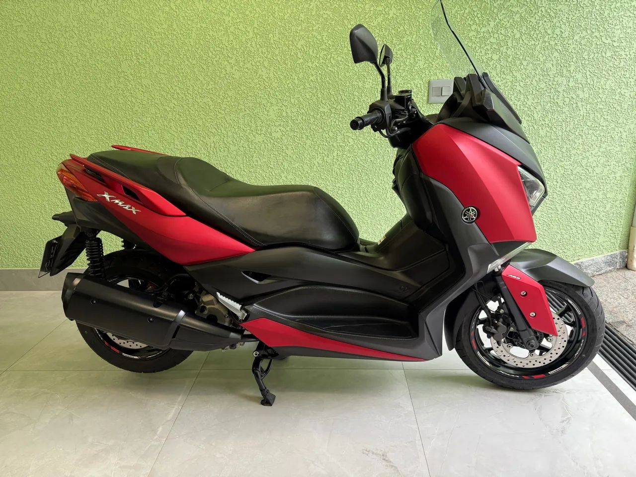 ヤマハXMAX250　赤いカウルとアシストグリップのみ Yamaha 250 ABS 2021 - 1457333277 | OLX