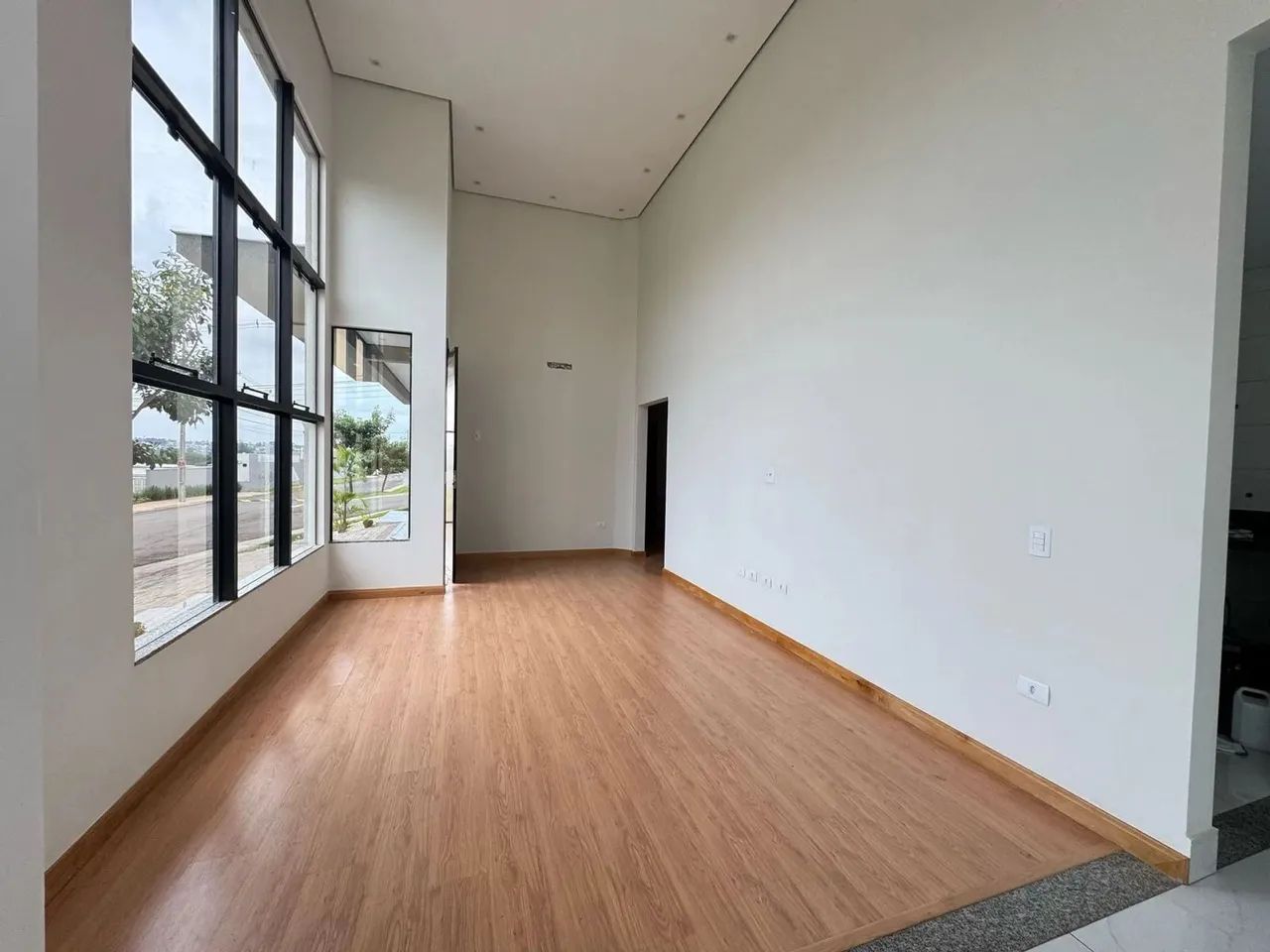 MORADA DAS FLORES AZALEIA - R$ 1.050.000 - Casa à venda, 3 Suítes, 162m², 2 Vagas, Jardim  - Foto 3