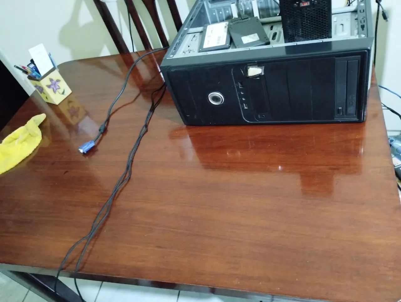 Vende-se Mesa e cadeiras de Madeira maciça de Sala de jantar - Foto 5