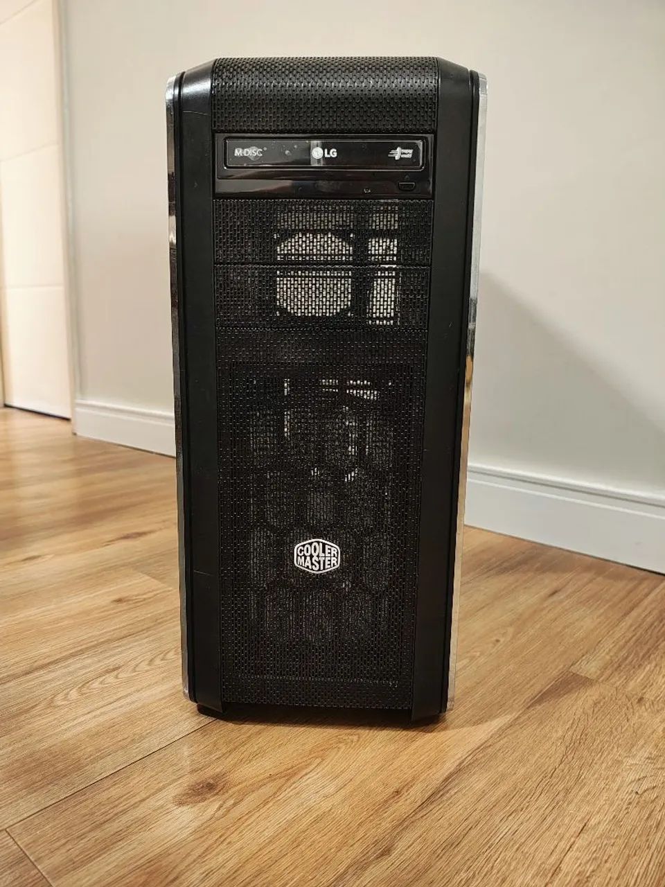 Gabinete PC Cooler Master CM 690 III - Com Espaço Para DVD e HDDs!