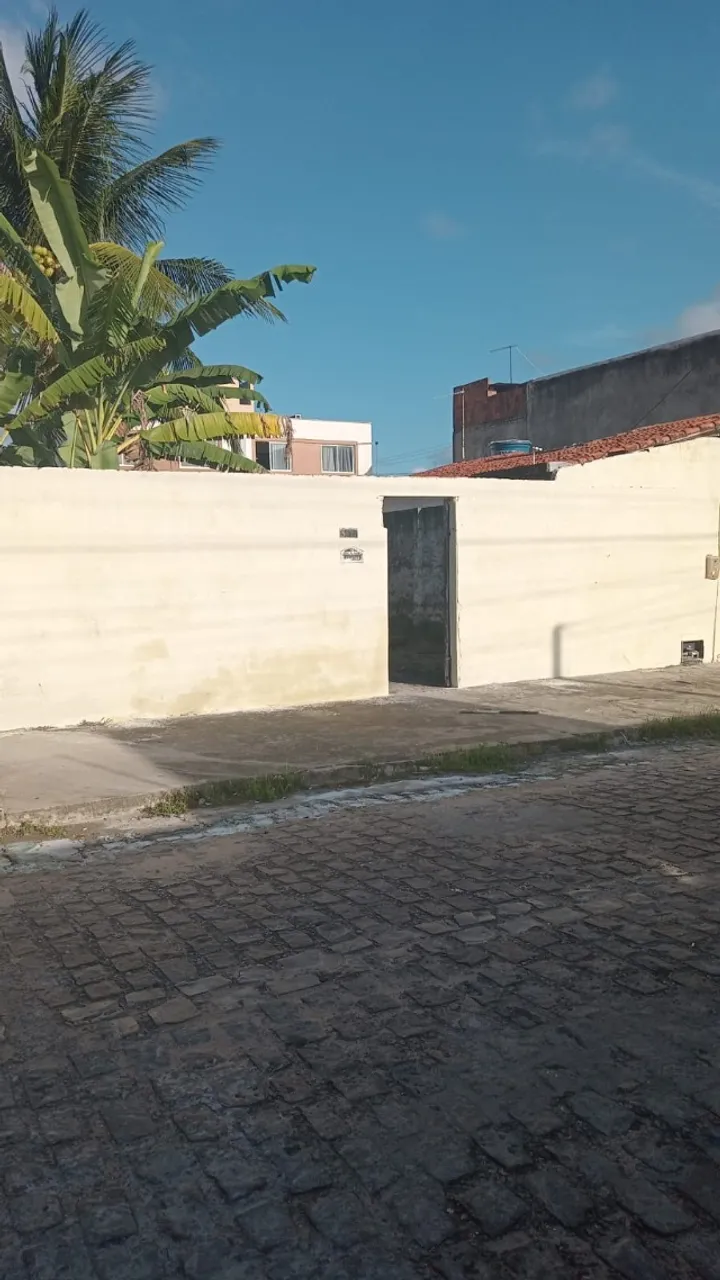 TERRENO COM PEQUENA CASA