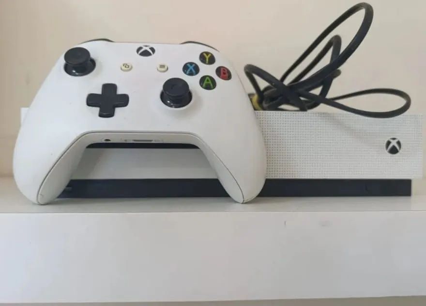 Xbox One S - Console e Controle Branco