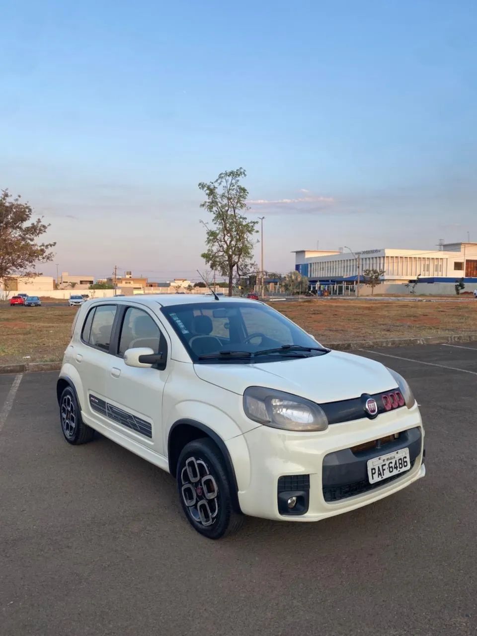 Fiat Uno Sporting 1.4 B.edit. Flex 8V 5P 2016 - Foto 2