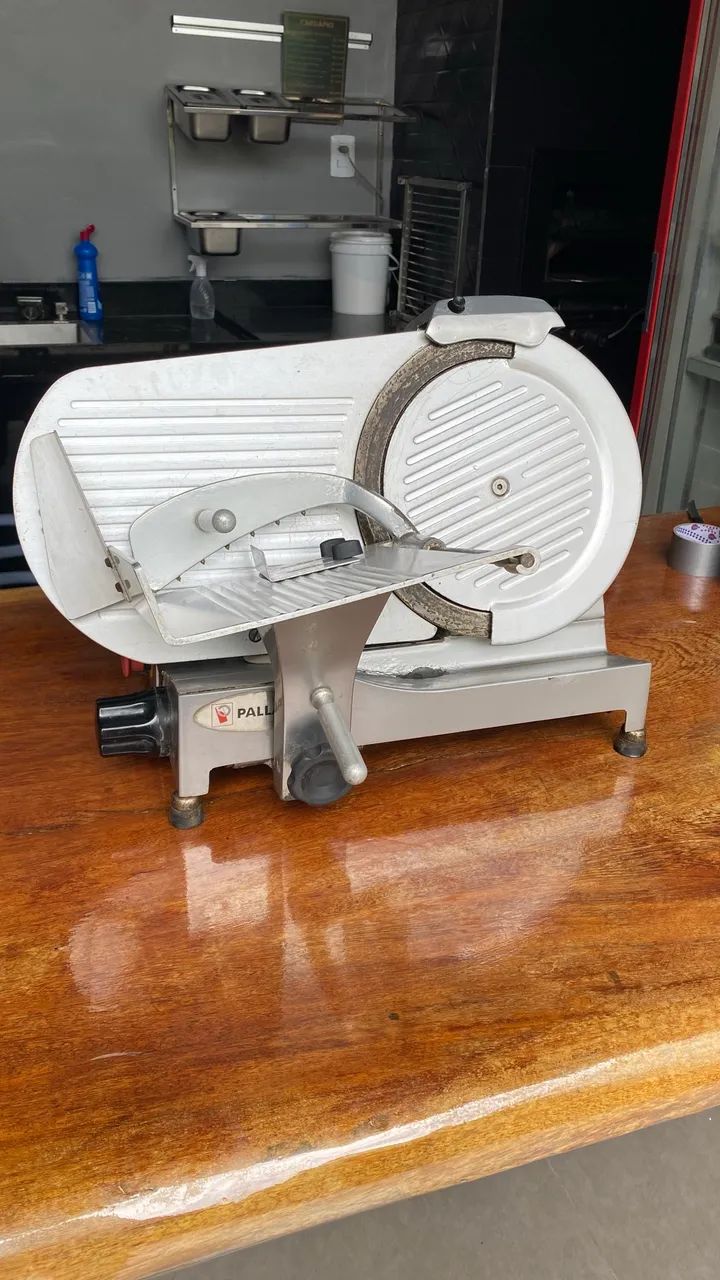 Fatiadora funcionando 100% e conservada 