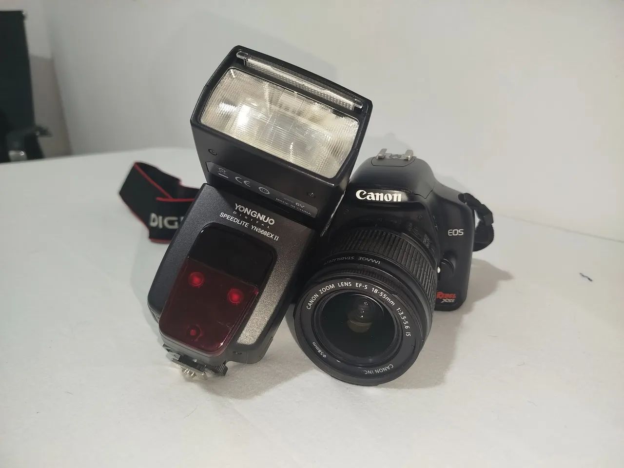 Camera, flash e bolsa