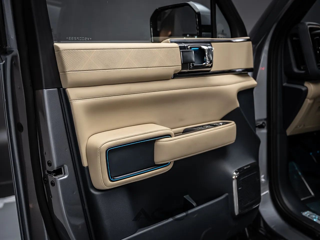 Denza B5 SUV híbrido plug-in, foto 11 de 16