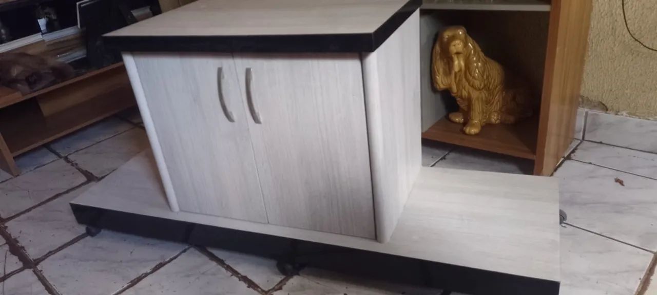 Rack de madeira feito por encomenda 