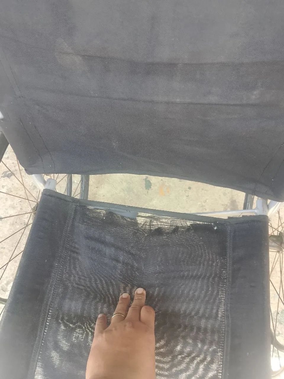 Vendo cadeira de rodas - Foto 5