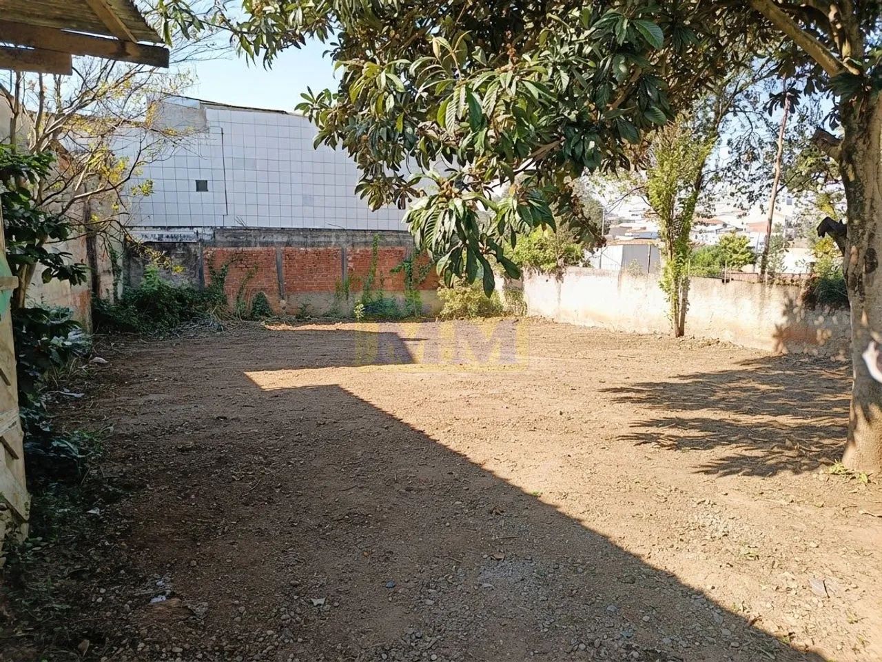 Exclusivo Terreno de Esquina na CIC: Vista Privilegiada para o Parque São Nico