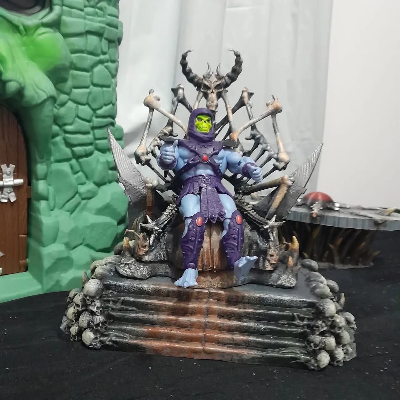 Trono esqueleto, zoar e corujito  - Foto 2