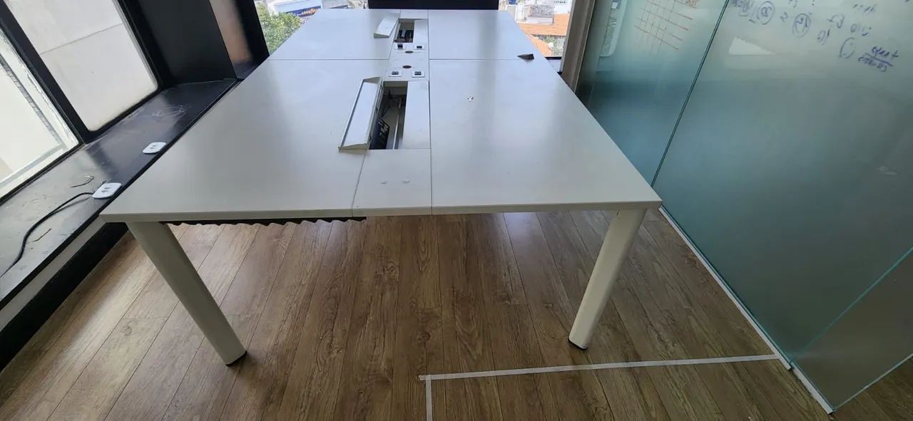 Mesa multifuncional 4 estações de trabalho.65181961339266123