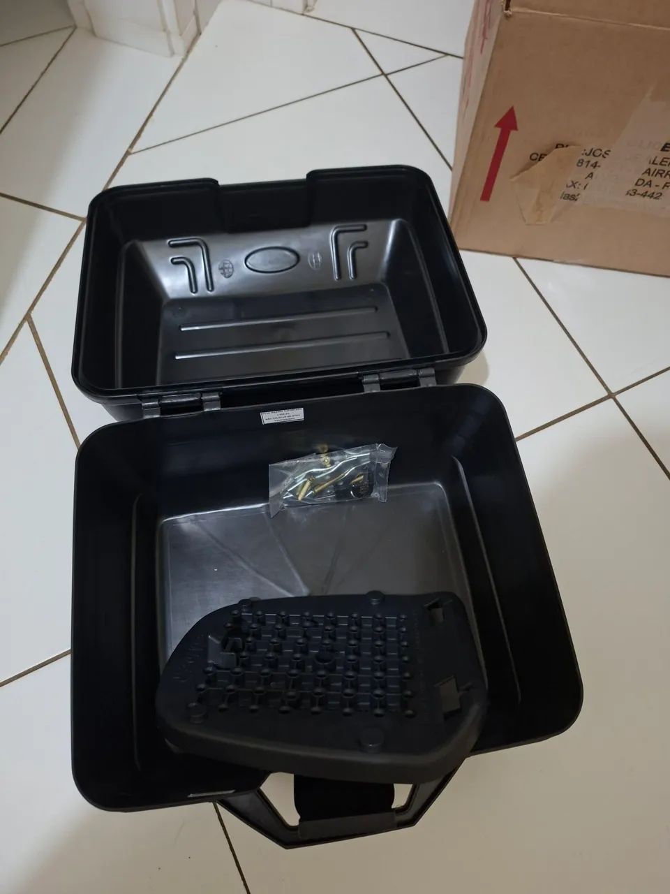 O baú para moto Glider Utility 28L  - Foto 3