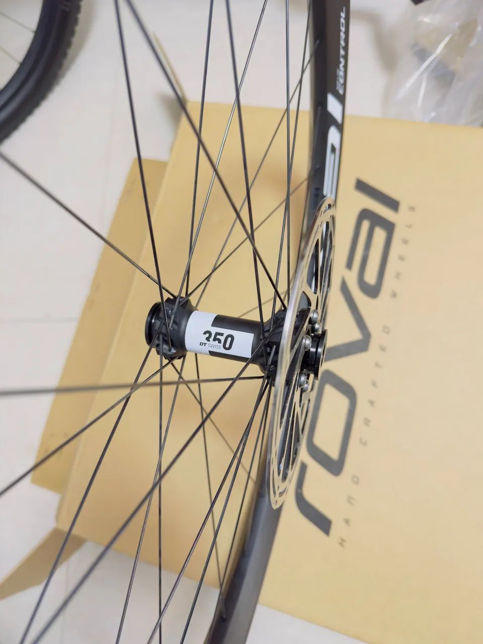 RODA ROVAL CONTROL CARBON 2026 - Foto 2