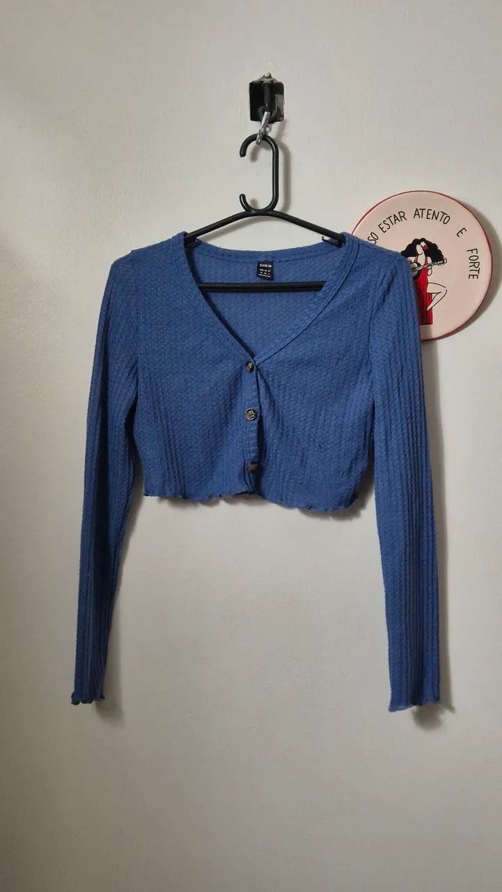 Cropped manga longa azul shein - Foto 2